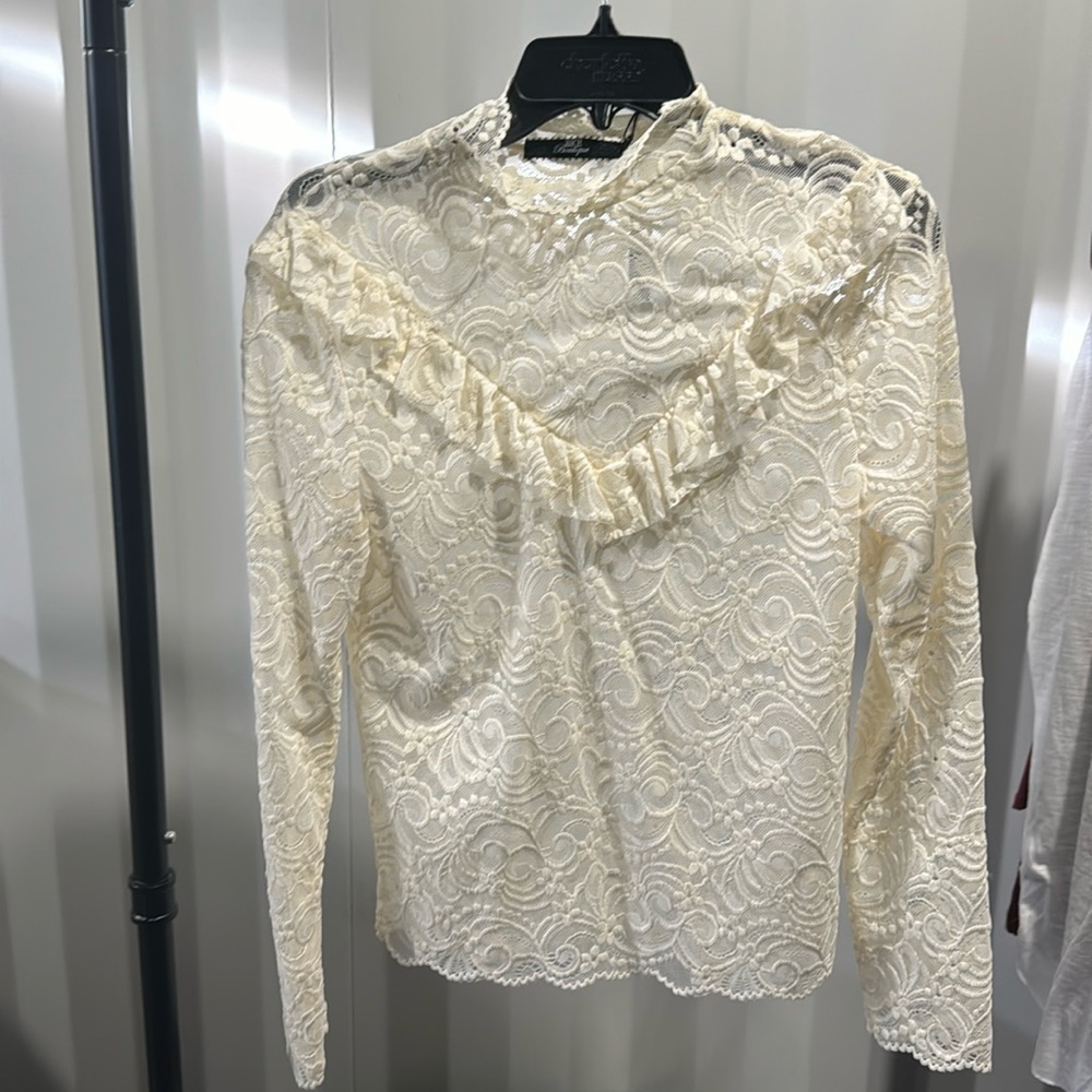 Bke lace ruffle top